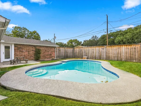 1405 Wind Cave Cir, Plano, TX 75023