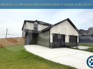 8001 W Elizabeth Ln, Fort Worth, TX 76116