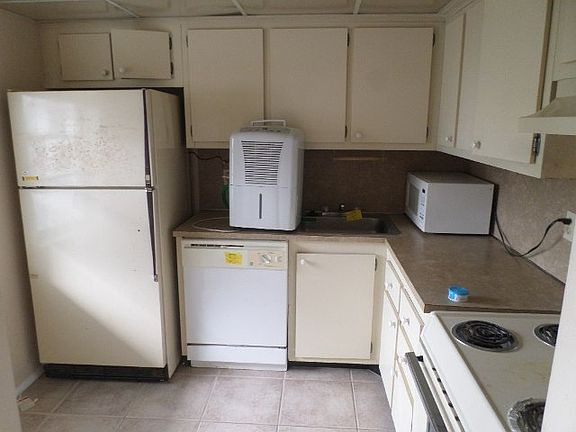 2nd image of 6190 Woodlands Blvd APT 418