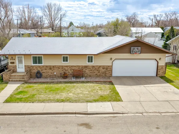 709 15th St W, Williston, ND 58801