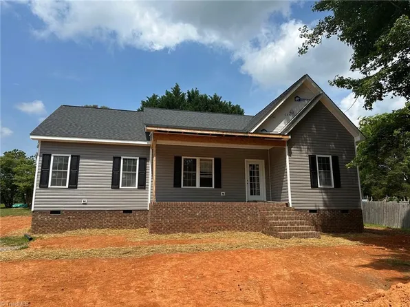 130 S Valley St, Liberty, NC 27298