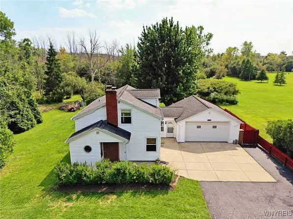 4150 Mapleton Rd, Lockport, NY 14094