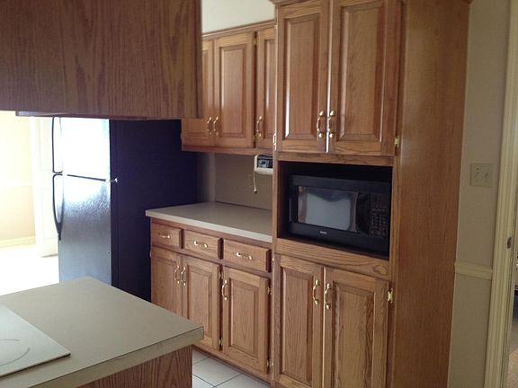 4th image of 300 River Oaks Blvd