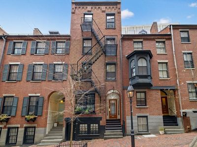 52 Temple St, Boston, MA, 02114