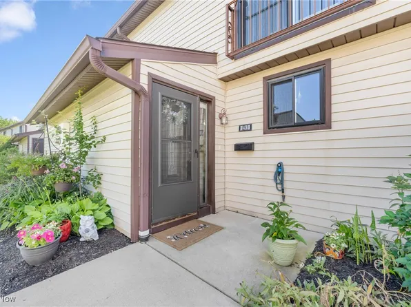 7438 Pine River Ct, Cleveland, OH 44130