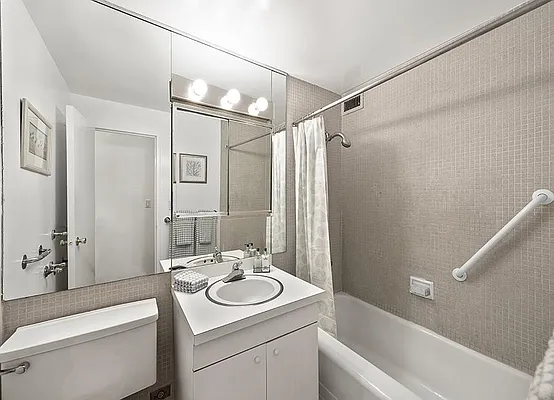 Sold by Warburg | media 19