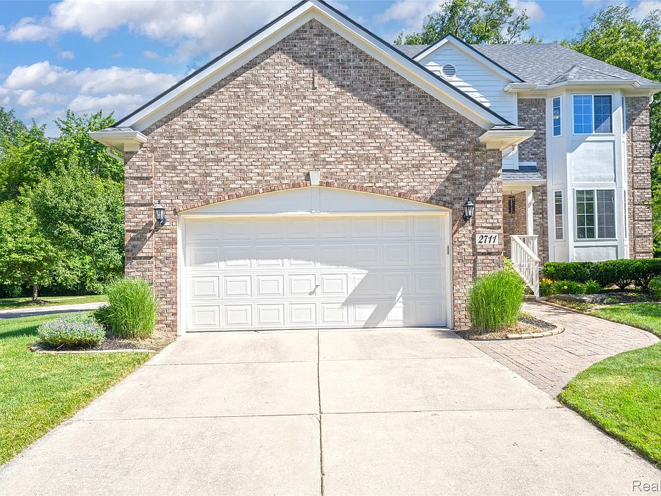 1st image of 2711 Greenlawn Ave