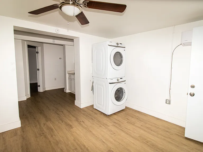 430 E 6th St #4 — Photo 1