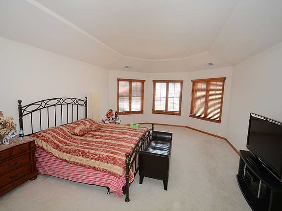 3rd image of 10661 Wildwood Dr