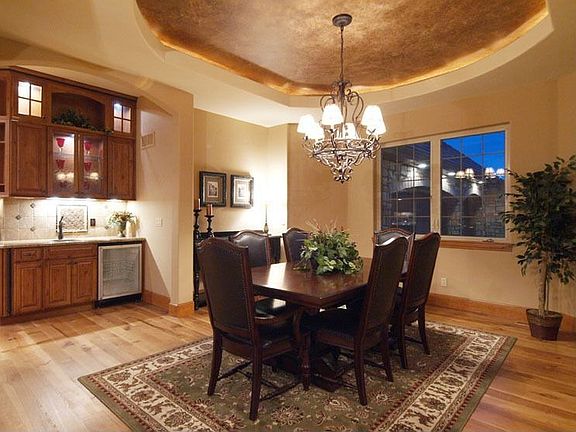 Cove Lighting in Formal Dining Room
