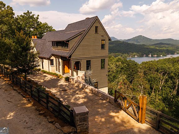 3rd image of 814 Summit Rdg