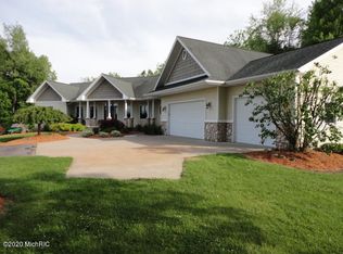 855 Pheasant Ridge Dr, Hastings, MI 49058