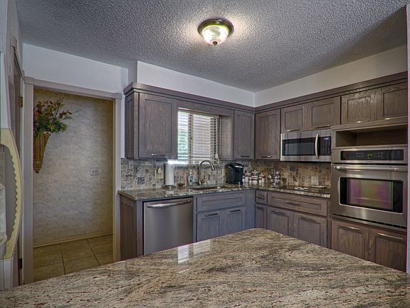 3rd image of 725 Ranchoak Dr