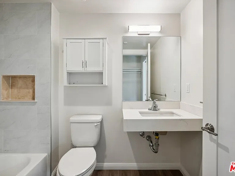 951 S Wilton Pl #302 — Photo 12