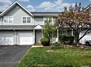 38 Fairlawn Dr, Central Islip, NY 11722