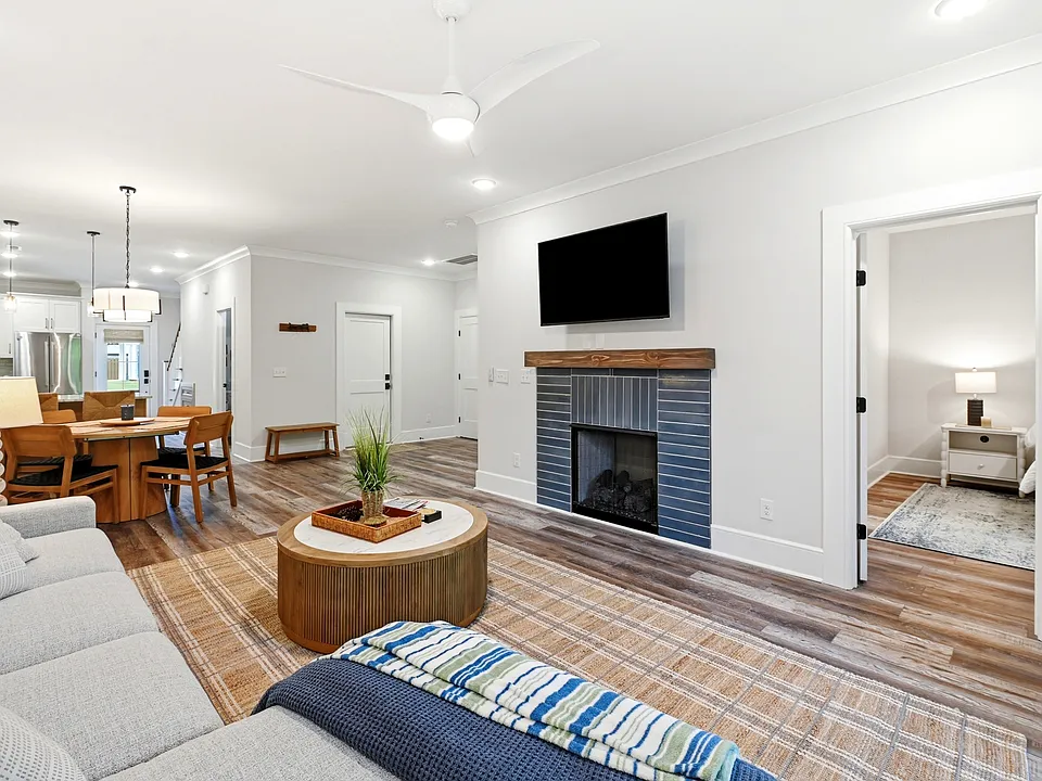 117 Seagate Pl #1