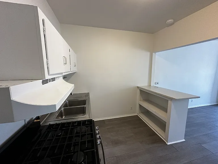 172 W Maple Ave #1 — Photo 14