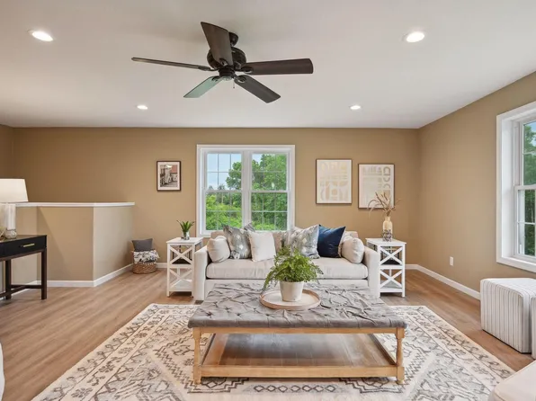 21555 Finley Cir, Richmond, MN 56368