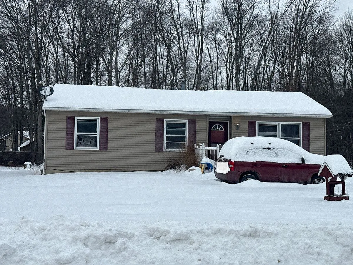 115 Carlin Rd photo 1
