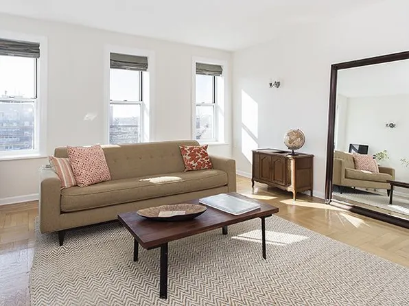 763 Ocean Parkway image 1 of 8