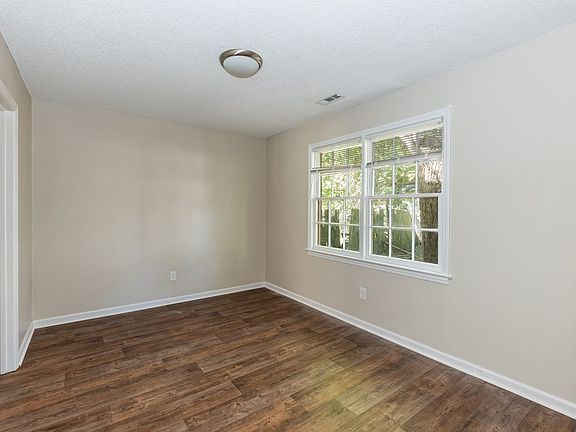 5th image of 113 S Pine St