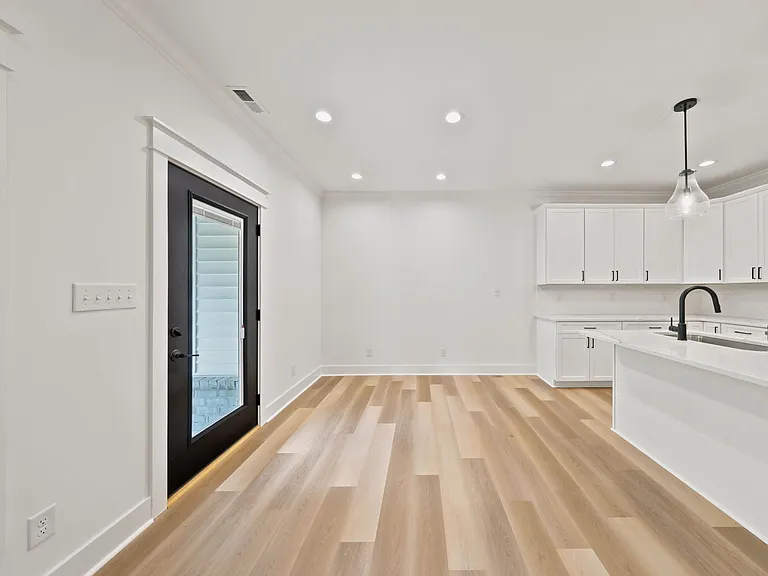149 Luke Ct — Photo 34