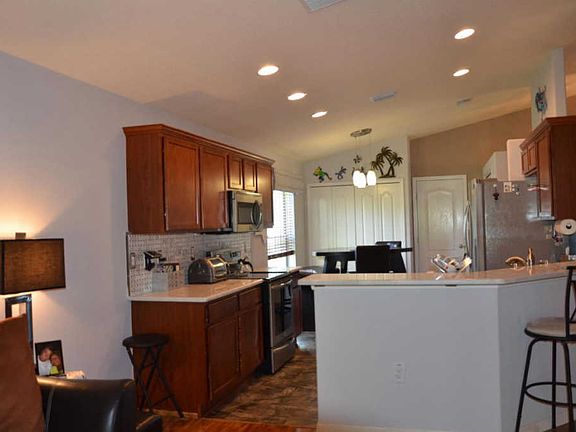 5th image of 109 Rain Lily Cir