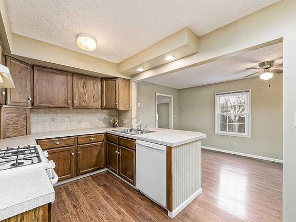 4th image of 4222 Ashgrove Dr