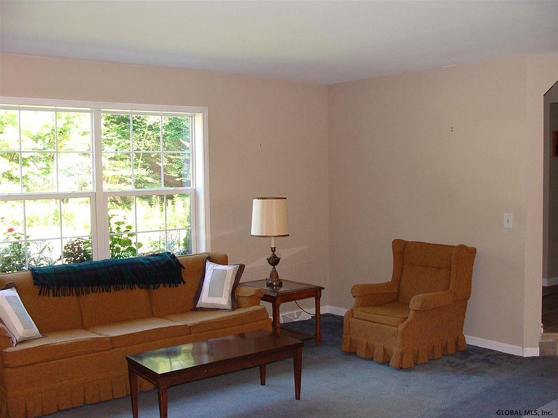 5th image of 111 FAY Lane