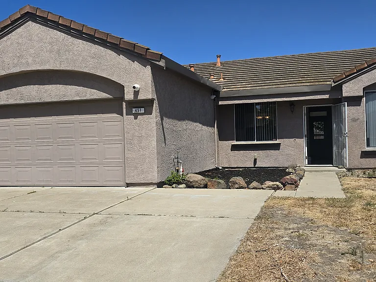 457 Beaulieu Ln — Photo 1