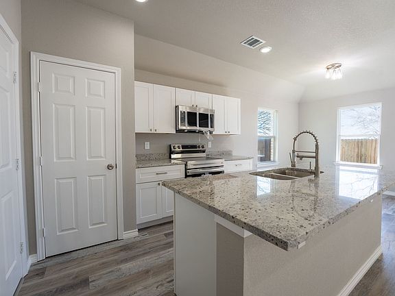 4th image of 1032 Springview Ln