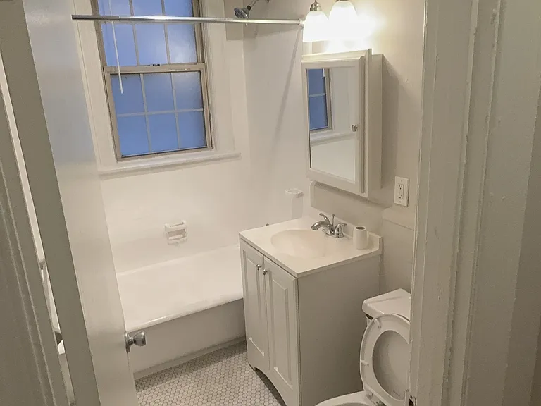 1620 C Street Apartments — Photo 9