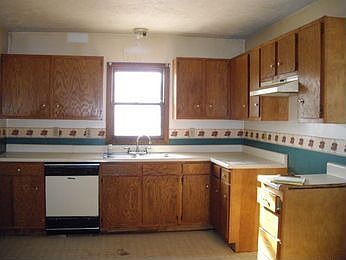 2nd image of 624 W B St