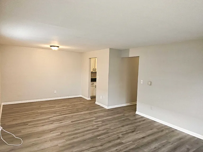 5856 Highview Dr — Photo 6