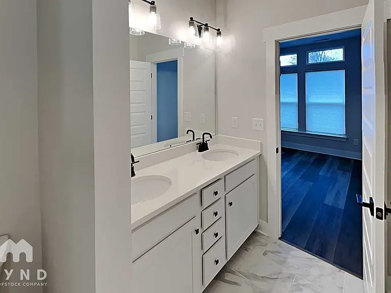 586 W End Dr — Photo 15