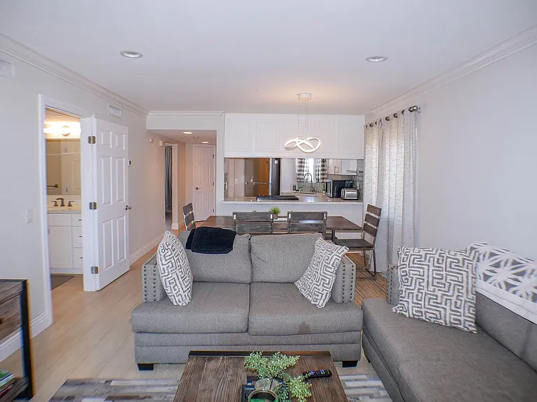 7509 Draper Ave #305 — Photo 17