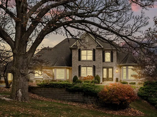 6N499 Brookhaven Ln, St Charles, IL 60175