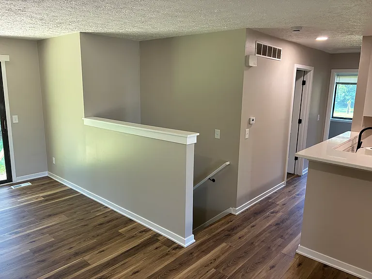 212 E Chimney Hill Dr — Photo 2