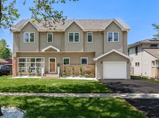 918 Meadow Rd, Northbrook, IL 60062