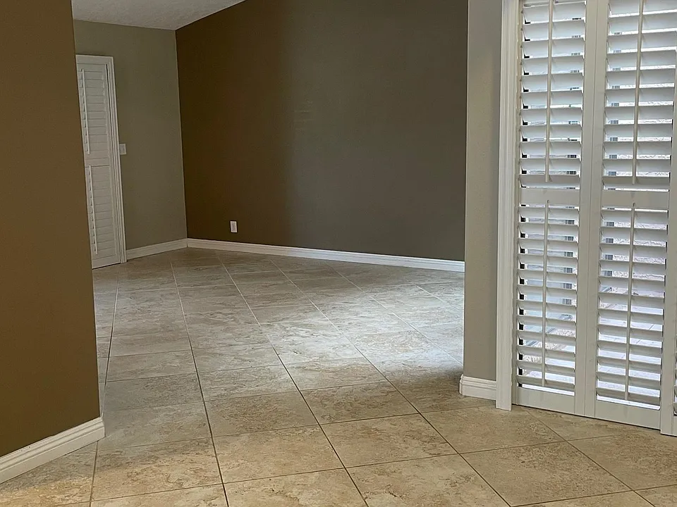Entry & Living/Family room