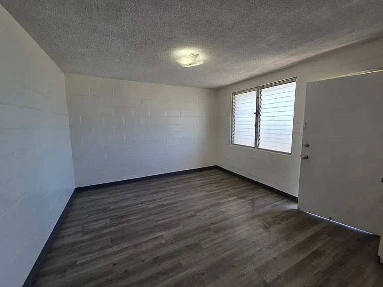 2568 Date St — Photo 2
