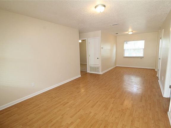 3rd image of 2829 Central Dr