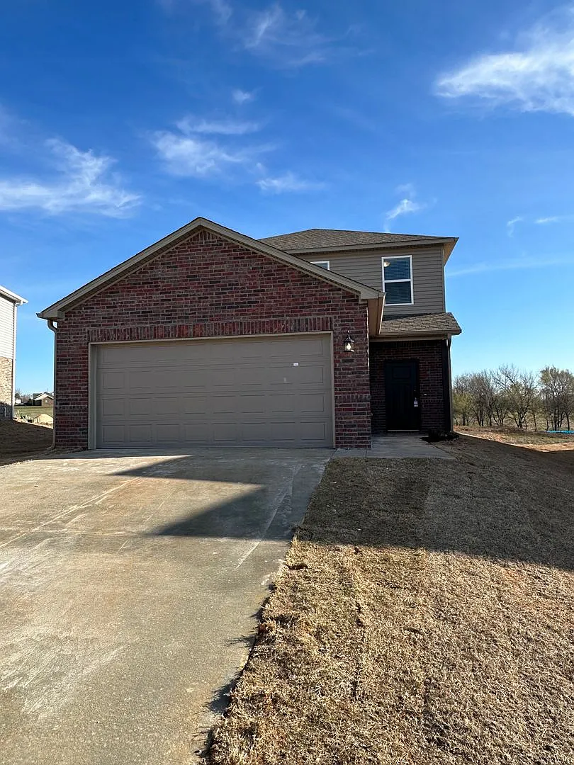 Discover Modern Living | Comfortable 3 Bedroom, 2.5 Bath Home with Upstairs Loft in Farmington — Photo 3