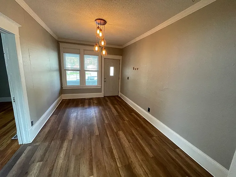 1648 Bush Avenue — Photo 6