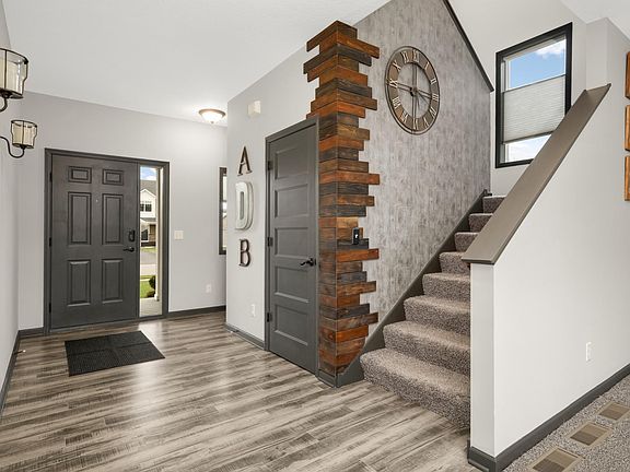 5th image of 7751 Mackenzie Ave NE