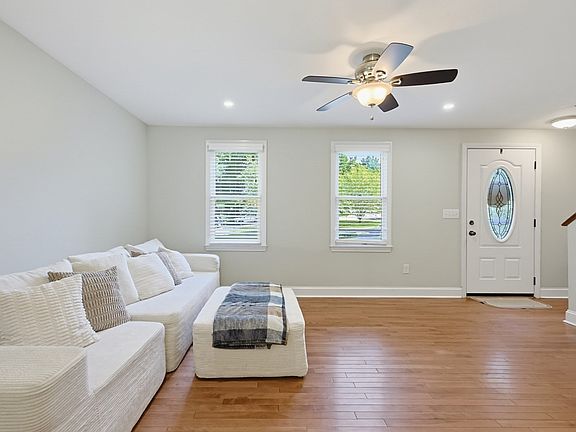 4th image of 22 Starrett Ave