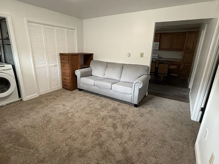 420 E Mill Rd — Photo 4
