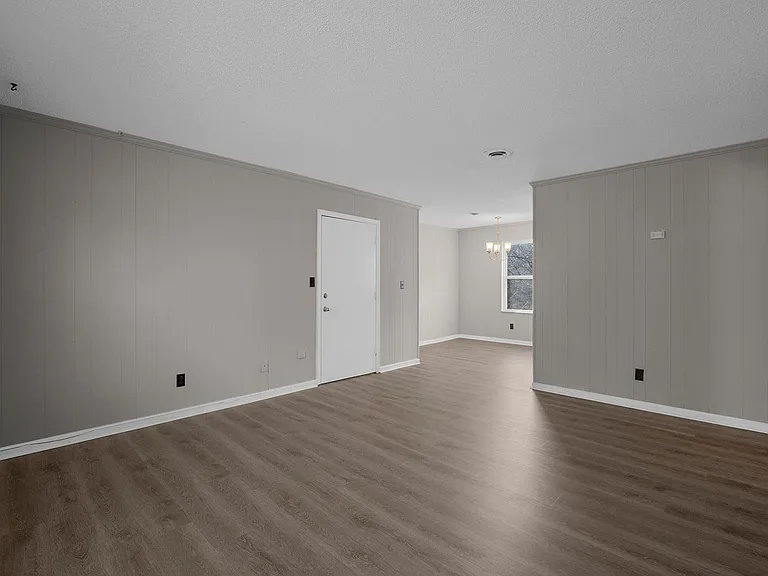 Sunset Manor Apartments — Photo 22