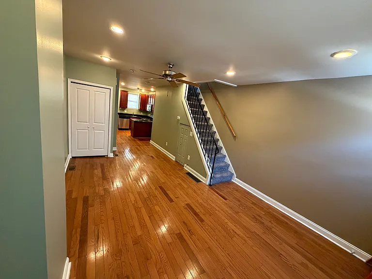 2437 S Darien St — Photo 3