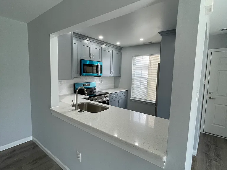 3815 Adelaide Dr — Photo 2